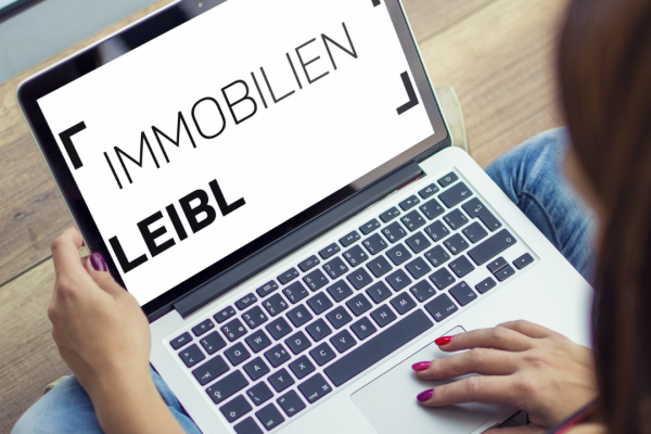 Laptop mit Leibl Logo